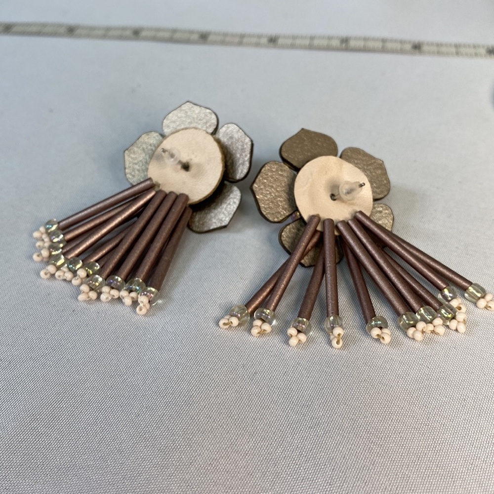Pretty blush pink flower earrings rhinestones - Picture 6 of 6